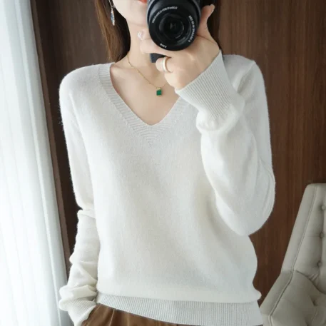 Cashmere Women's V-neck Pullover - Image 16