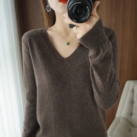 Cashmere Women's V-neck Pullover - Image 6