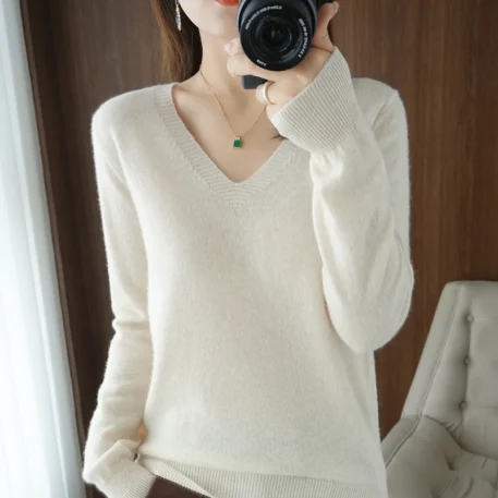 Cashmere Women's V-neck Pullover - Image 10