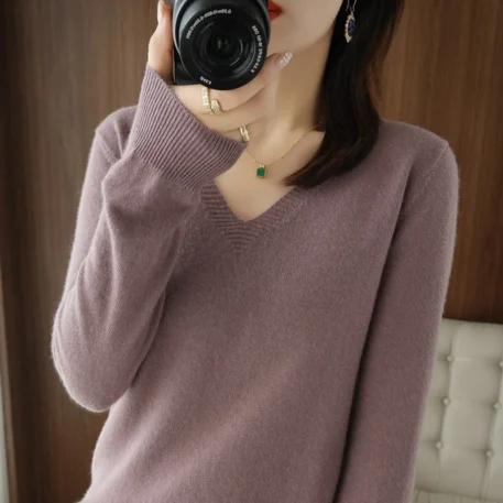 Cashmere Women's V-neck Pullover - Image 9