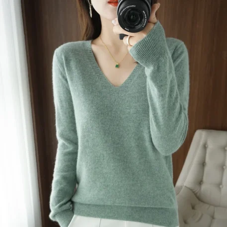 Cashmere Women's V-neck Pullover - Image 11