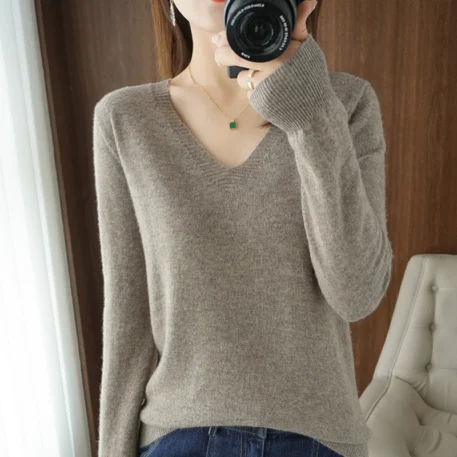 Cashmere Women's V-neck Pullover - Image 4