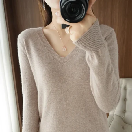 Cashmere Women's V-neck Pullover - Image 2