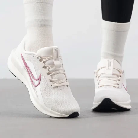 Nike 2025 Women's Running Shoes - Image 3